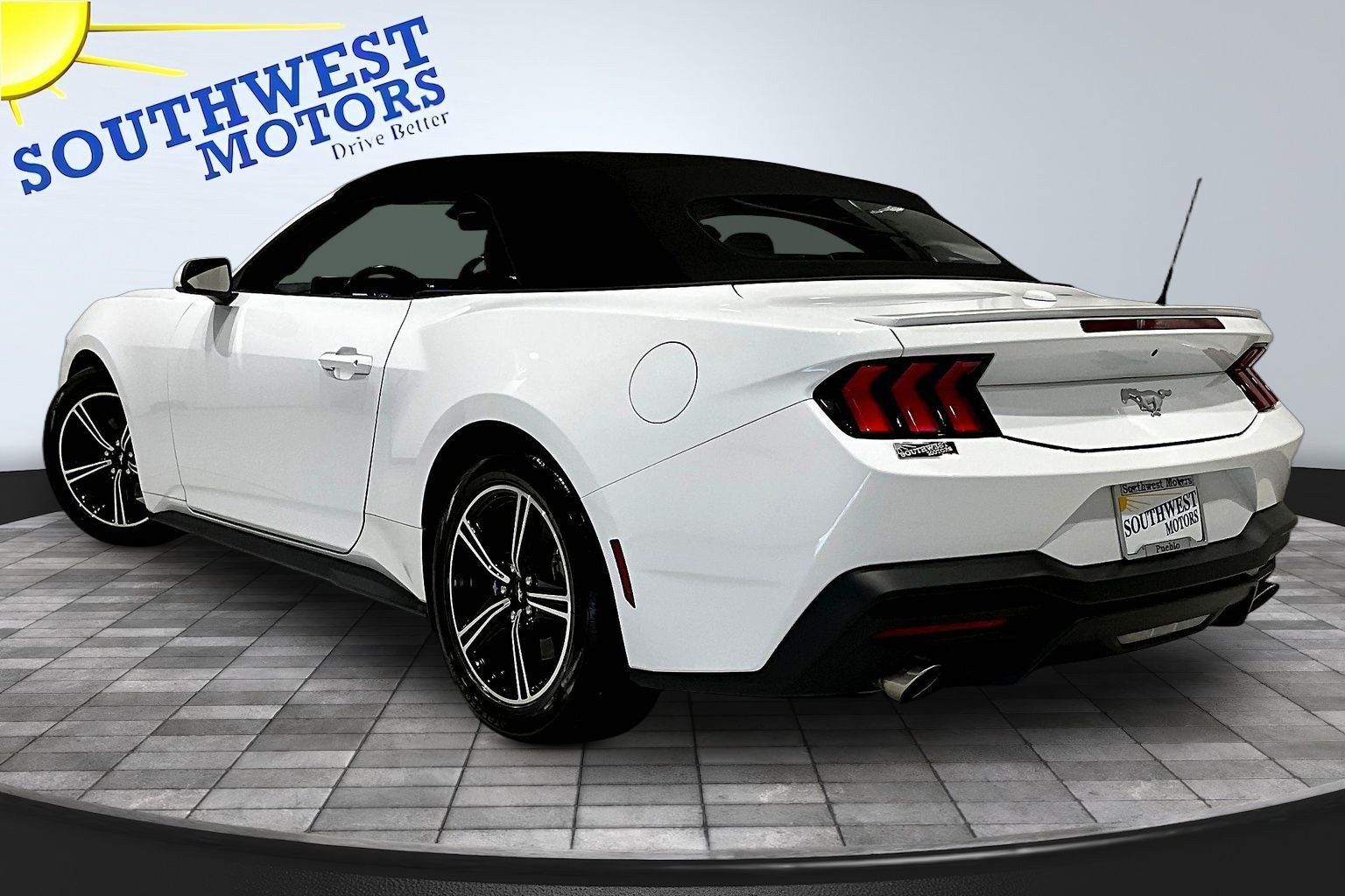 Used 2025 Ford Mustang Premium RWD image 5