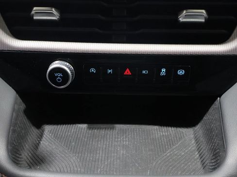 Used 2025 Ford Explorer Active image 30