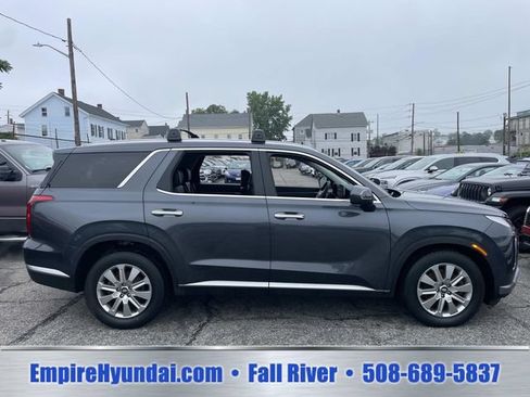 Used 2023 Hyundai Palisade SEL AWD/4WD image 3