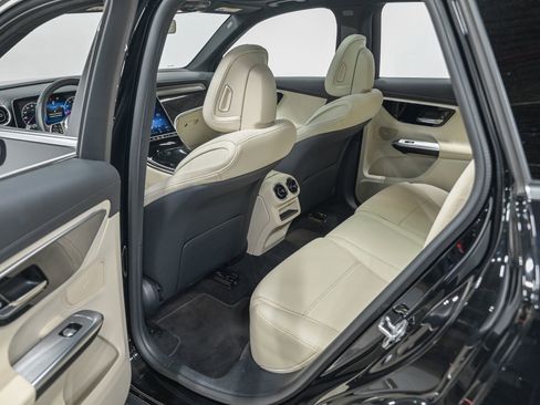 Used 2023 Mercedes-Benz GLC 300 4MATIC image 26