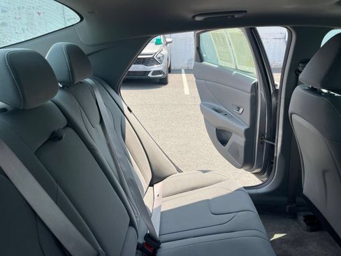 Used 2025 Hyundai Elantra SEL FWD image 38