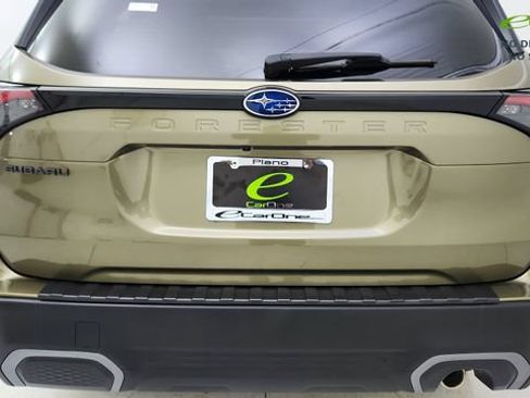 Used 2025 Subaru Forester Limited AWD/4WD image 11