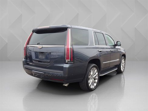 Used 2019 Cadillac Escalade Luxury image 5