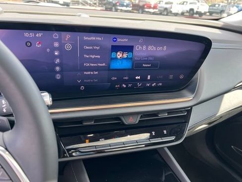 Certified 2025 Buick Envision Avenir AWD/4WD image 19