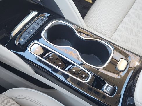 Used 2023 Buick Envision Avenir image 23