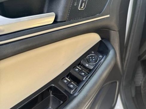Used 2019 Ford Edge SEL w/ Equipment Group 201A FWD image 13