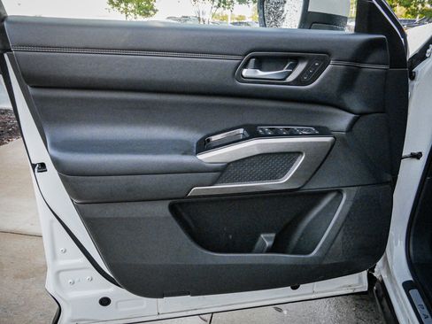 Used 2024 Nissan Pathfinder Platinum w/ Cargo Package image 14