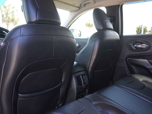 Used 2019 Jeep Cherokee Limited AWD/4WD image 13
