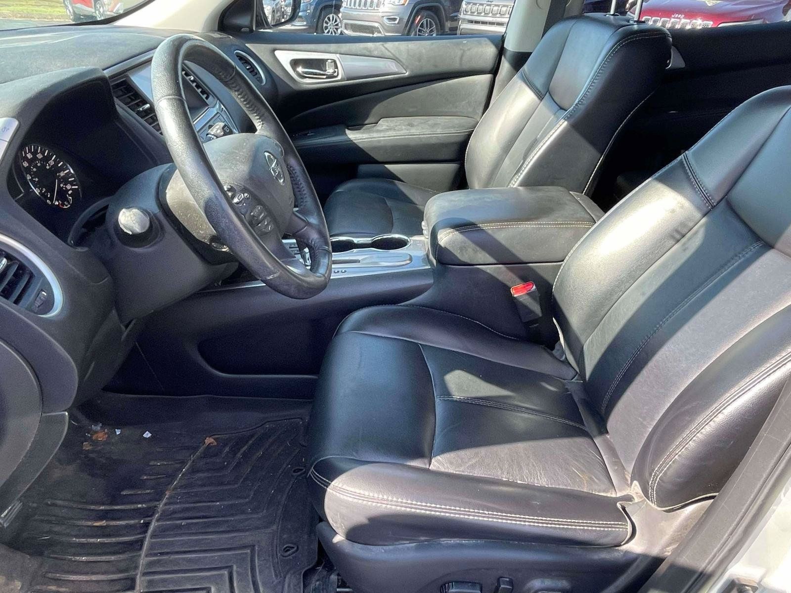 Used 2019 Nissan Pathfinder SL FWD image 14