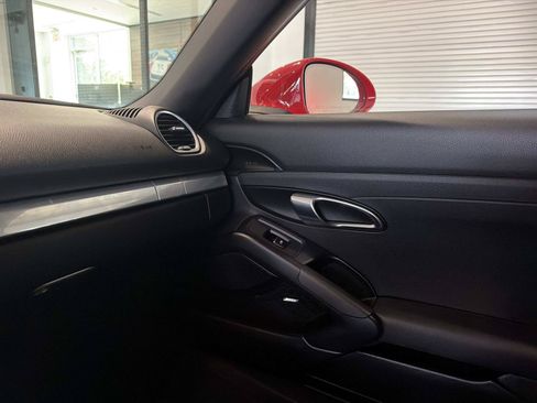 Used 2017 Porsche 718 Boxster RWD image 15