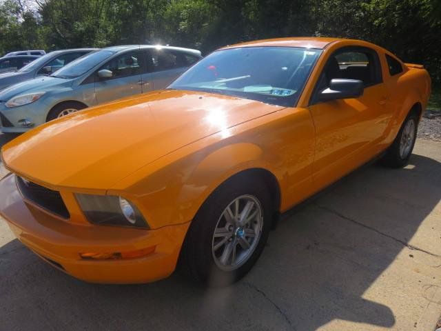 Used 2007 Ford Mustang Coupe RWD image 3