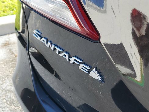 Used 2017 Hyundai Santa Fe Limited image 9