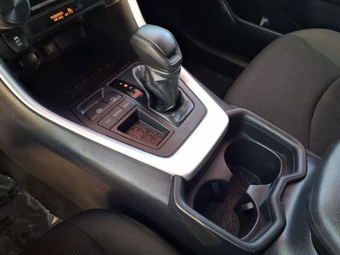 Used 2021 Toyota RAV4 LE image 16