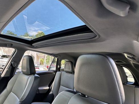 Used 2018 Toyota RAV4 Limited image 34