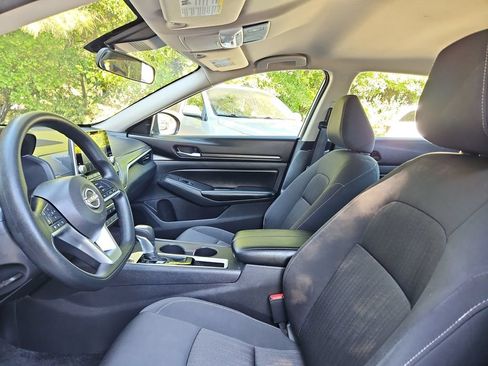 Used 2025 Nissan Altima 2.5 SV FWD image 21