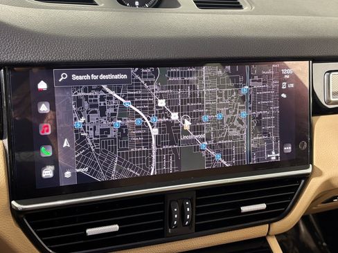 Used 2022 Porsche Cayenne Platinum Edition image 30