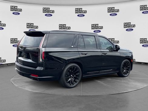 Used 2023 Cadillac Escalade Sport w/ LPO, ONYX Package AWD/4WD image 5