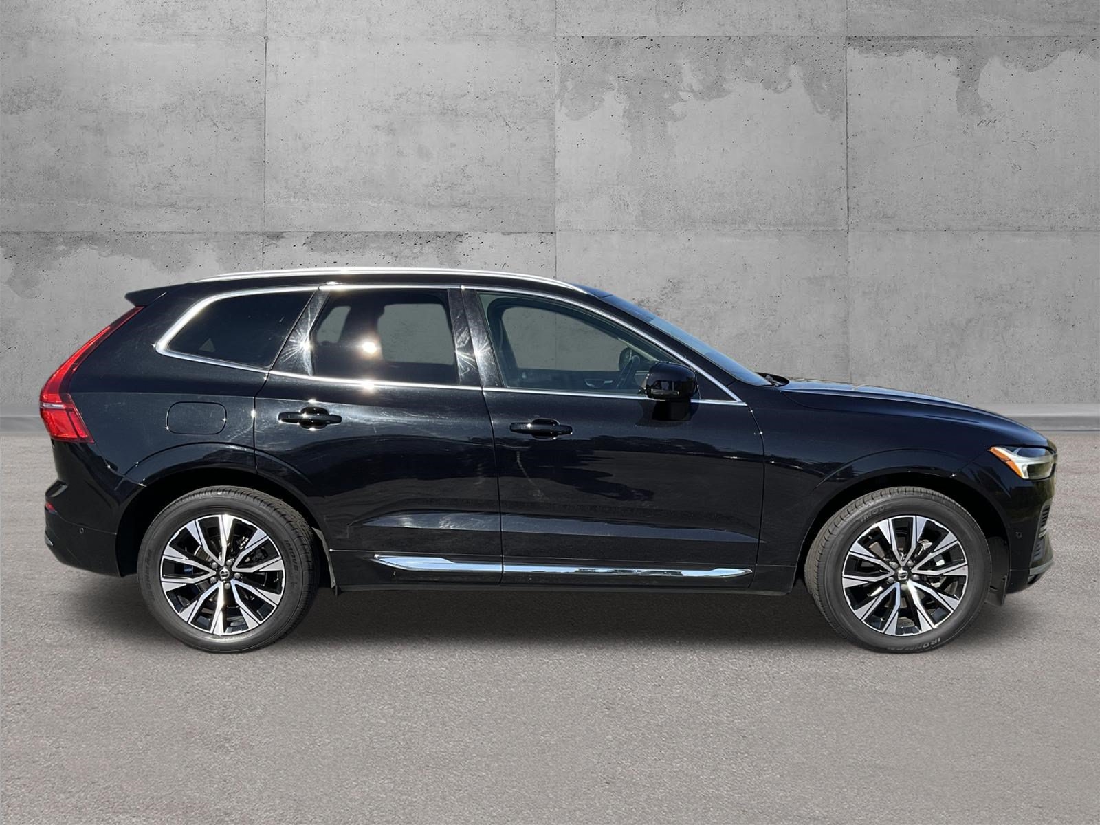 Used 2023 Volvo XC60 B5 Plus AWD/4WD image 2