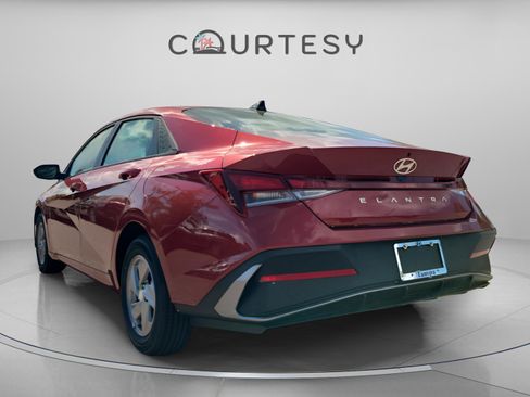New 2026 Hyundai Elantra SE image 3