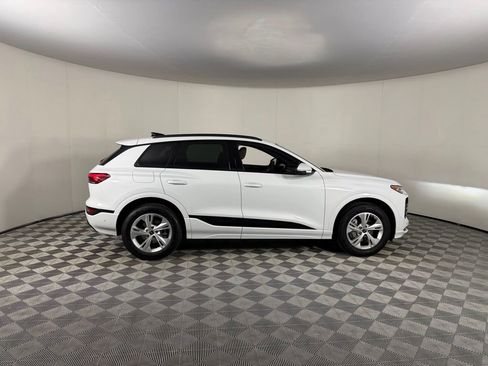 Used 2025 Audi Q6 e-tron Premium Plus w/ Premium Plus RWD image 4