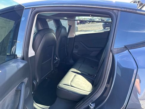 Used 2022 Tesla Model Y Performance AWD/4WD image 32