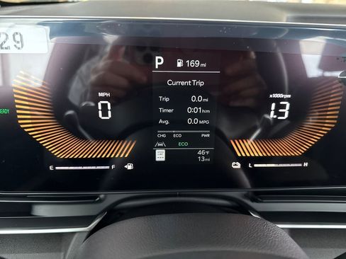 New 2026 Kia Carnival EX FWD image 21