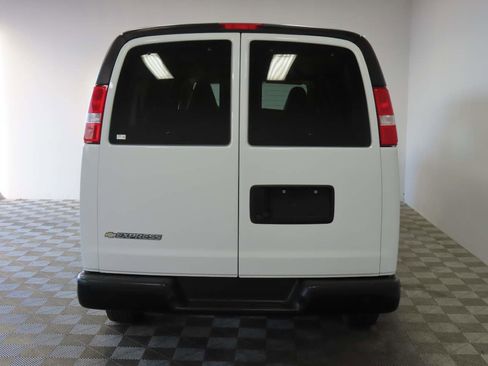 Used 2023 Chevrolet Express 3500 LS RWD image 4