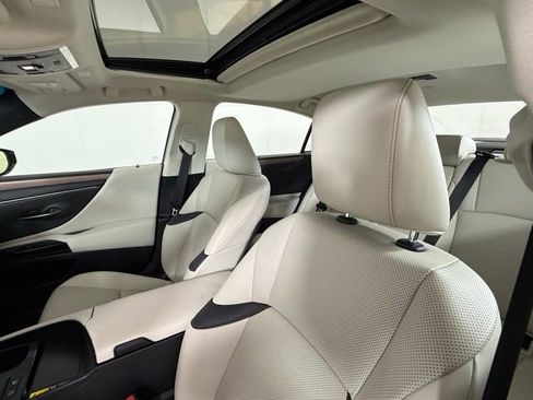 Certified 2025 Lexus ES 300h 300h image 7