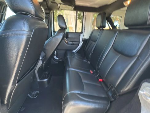 Used 2015 Jeep Wrangler Unlimited Sahara image 9