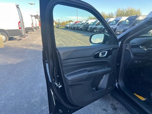 New 2026 Jeep Compass Latitude image 18