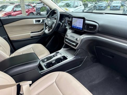 Used 2022 Ford Explorer XLT w/ Equipment Group 202A AWD/4WD image 27