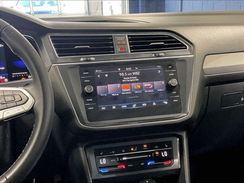 Used 2022 Volkswagen Tiguan SE AWD/4WD image 18