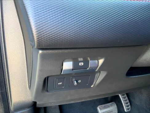 Certified 2022 Land Rover Discovery Sport SE R-Dynamic image 33