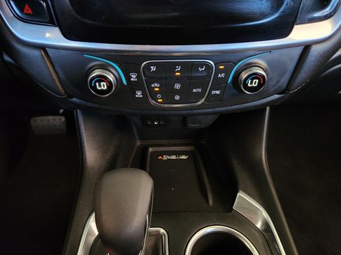 Used 2023 Chevrolet Traverse LT image 18