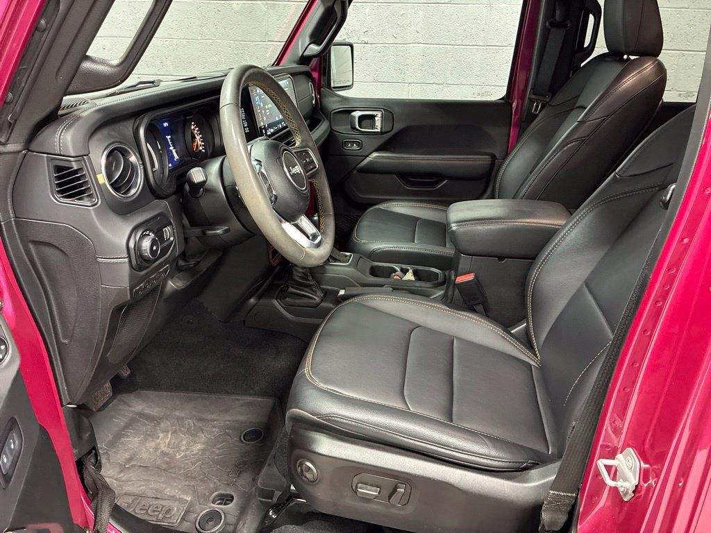 Used 2024 Jeep Wrangler Unlimited Sahara AWD/4WD image 18