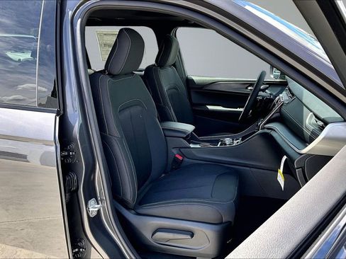 New 2026 Jeep Grand Cherokee L 4WD image 16