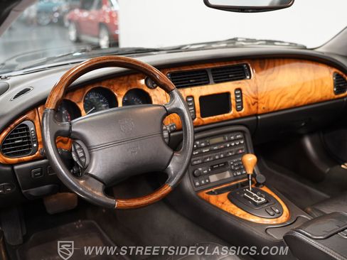 Used 2002 Jaguar XK8 Convertible image 4