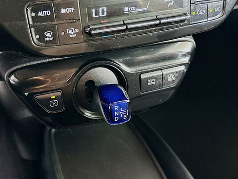 Used 2022 Toyota Prius LE image 24