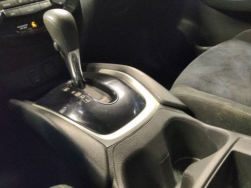 Used 2015 Nissan Rogue SV image 22