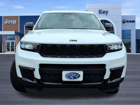 Used 2023 Jeep Grand Cherokee L Limited w/ Black Appearance Package AWD/4WD image 8