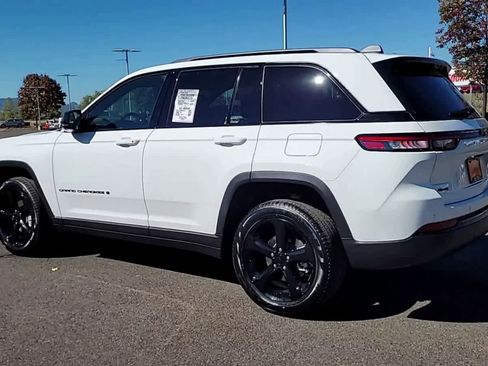 New 2025 Jeep Grand Cherokee Limited image 6