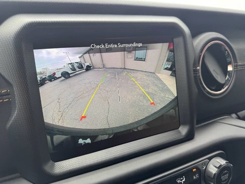 Used 2023 Jeep Wrangler Unlimited Sahara image 14