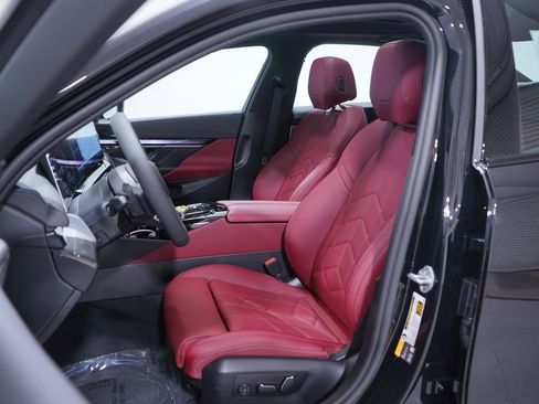 New 2026 BMW 550e xDrive w/ Premium Package image 7