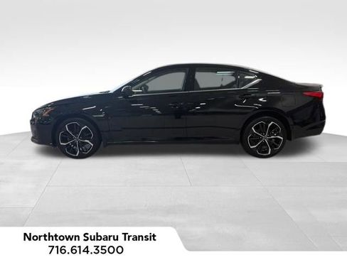Used 2023 Nissan Altima 2.5 SR w/ SR Premium Package AWD/4WD image 2