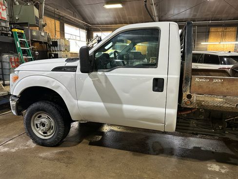 Used 2014 Ford F250 XL w/ XL Value Package image 5