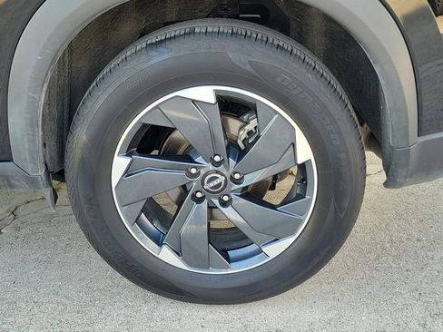 Used 2025 Nissan Rogue SV image 11