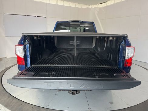 Used 2017 Nissan Titan SV AWD/4WD image 13