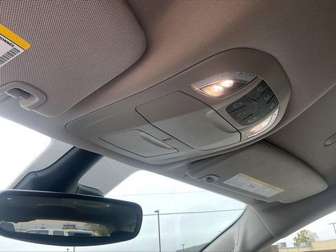 Used 2024 Chrysler Pacifica Touring-L image 25