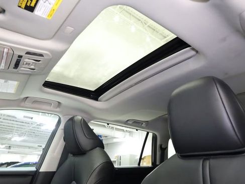 Used 2021 Toyota Highlander XLE image 28