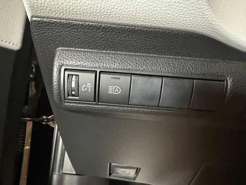Used 2020 Toyota Corolla SE w/ Carpet Mat Package (TMS) FWD image 18